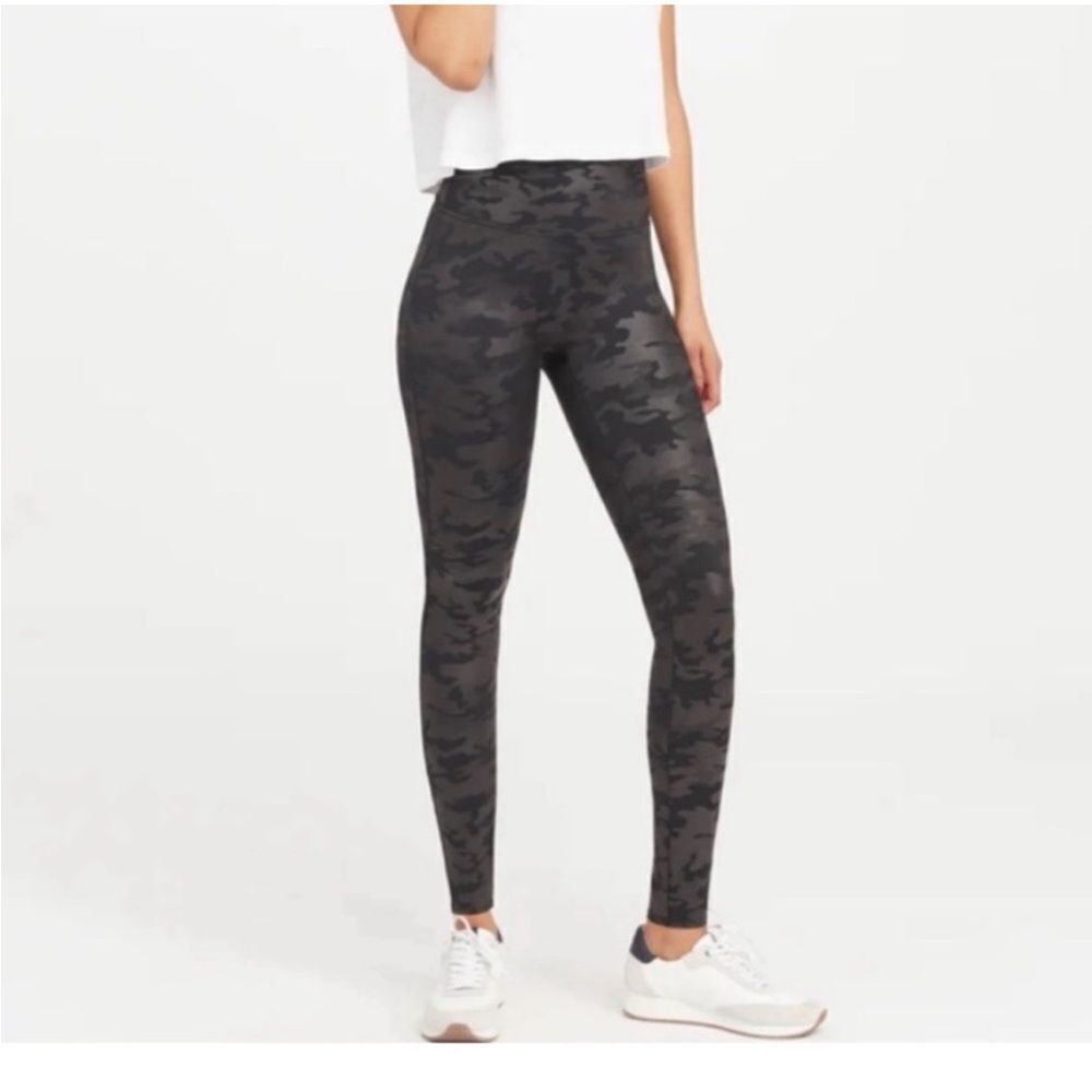 EUC CAMO SPANX LOOK AT ME NOW LEGGINGS LARGE